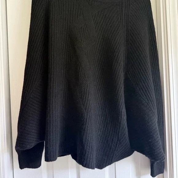 Lilly Pulitzer Black Sweater with Pink Label - Picture 2 of 5